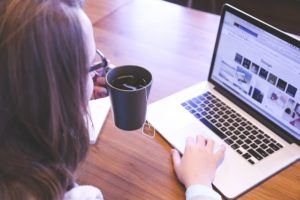 主婦に人気の副業。webライターのメリットとデメリット