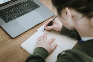 ネット記事の構成を自己流でやるのは危険!調査・選別して