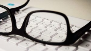 SEO対策を「講座・スクール」で学ぶことのメリット・デメリット