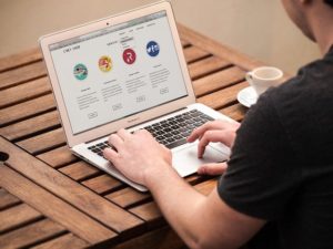 無料で使えるSEOツールがある!サイトSEOや検索順位のチェックに役立てましょう。